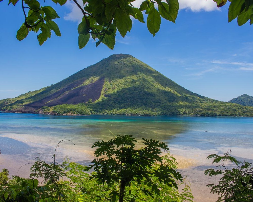 Guning-Api-as-seen-from-banda-besar-viewpoint-Spicing-it-up-at-the-Banda-Islands-Maluku-Indonesia-1000x800