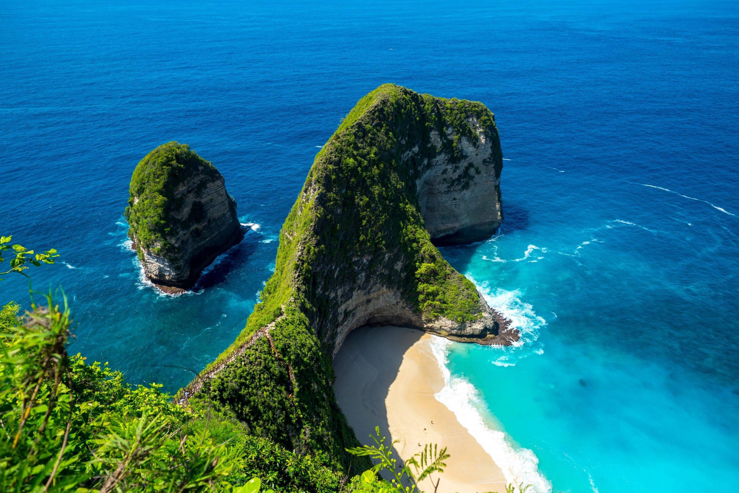 Pantai_Kelingking_di_Nusa_Penida-01h193saar9g5nde5t4sfd75nb